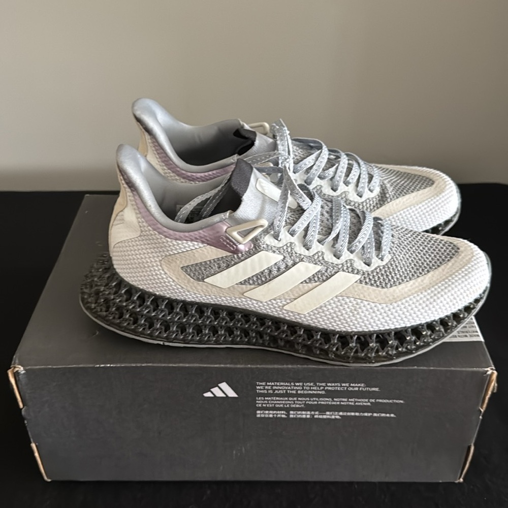 Adidas running shoes (HP3204)
Women’s size 9 - Picture 5 of 7